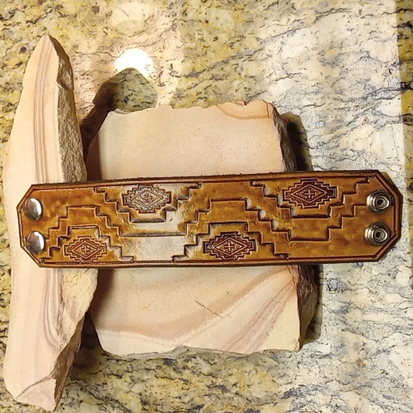 Southwestern leather cuff bracelet - Picture 2 of 2